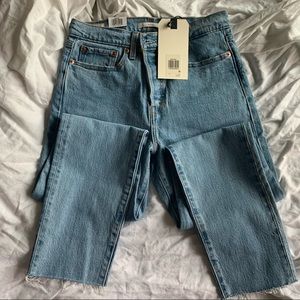 Levi’s High Rise Wedgie NWT Size 27